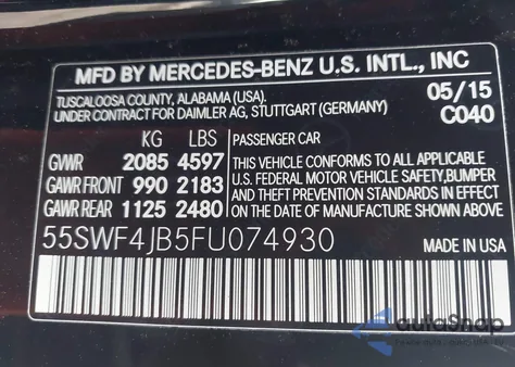 2015 Mercedes-Benz C 300 z USA, uszkodzony, nr VIN 55SWF4JB5FU074930